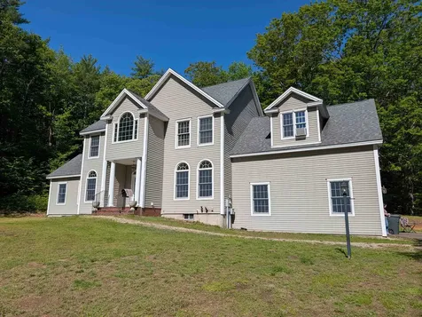 8 Stone Farm Road Barrington NH 03825-0000