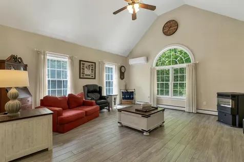 8 Stone Farm Road Barrington NH 03825-0000