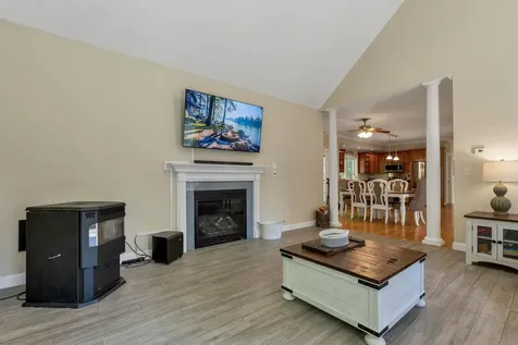 8 Stone Farm Road Barrington NH 03825-0000