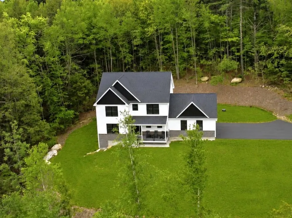 8 Arrowwood Road New Boston NH 03070