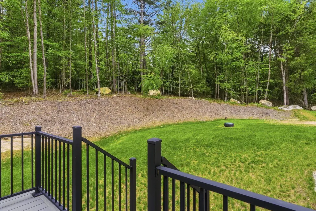 8 Arrowwood Road New Boston NH 03070