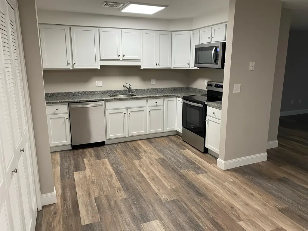 10 Barrington Avenue Nashua NH 03062