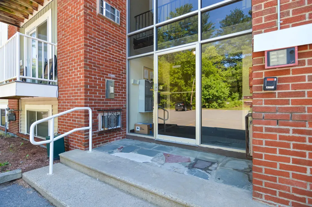189 N. Capitol Hill Drive Londonderry NH 03053