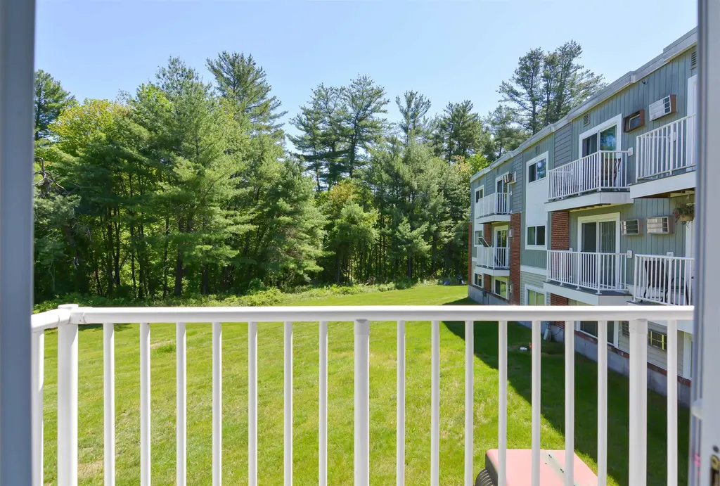 189 N. Capitol Hill Drive Londonderry NH 03053