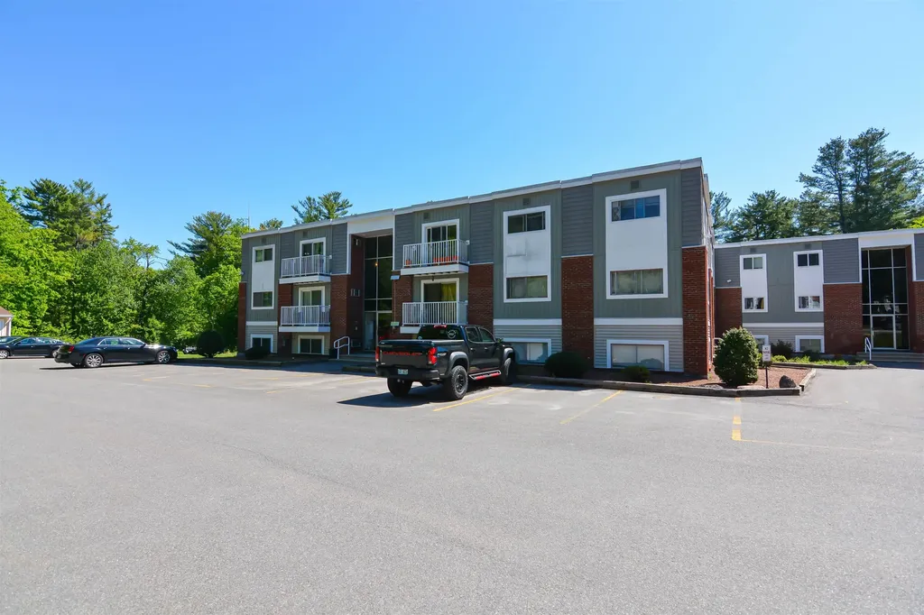 189 N. Capitol Hill Drive Londonderry NH 03053