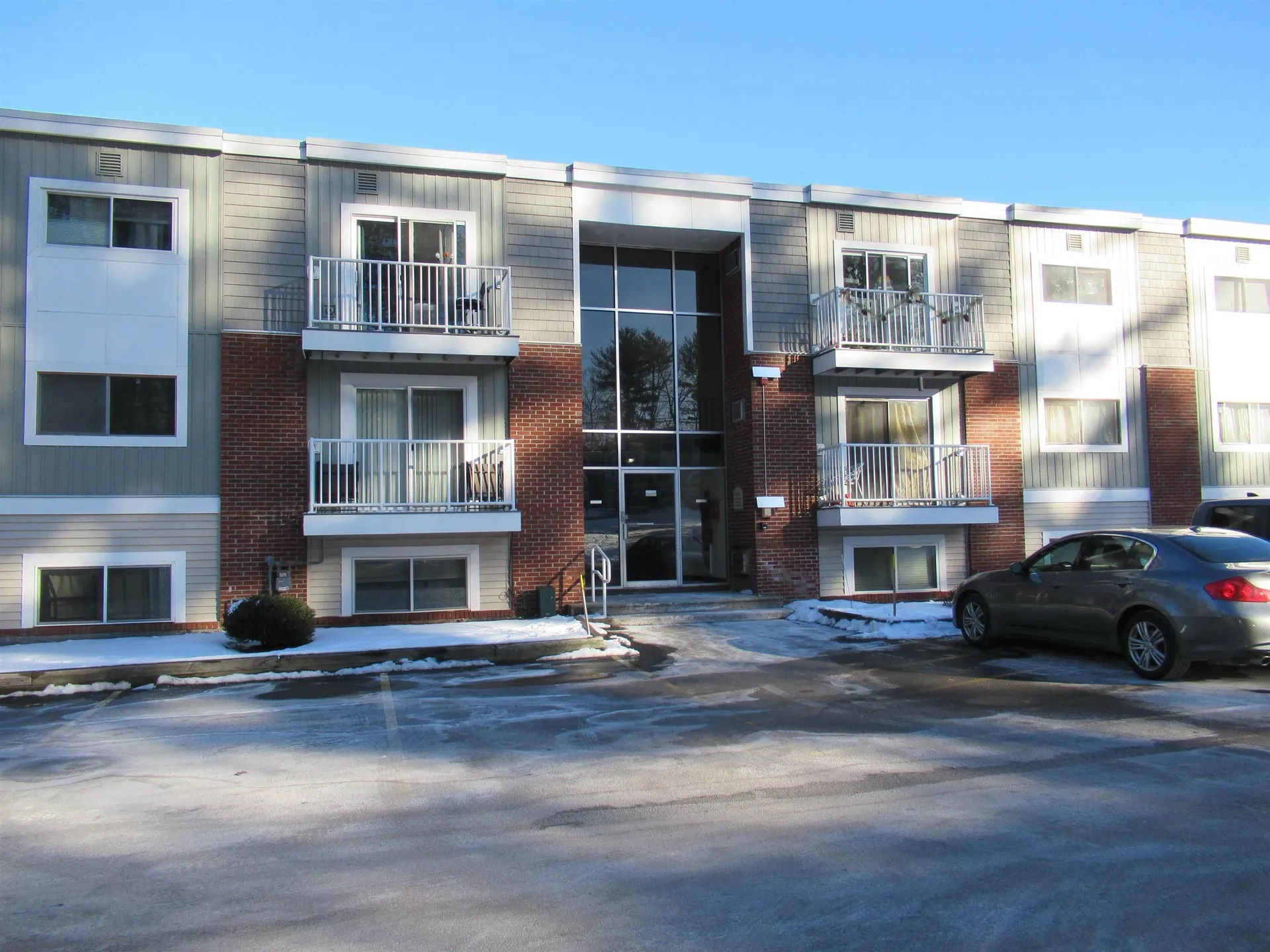 189 N. Capitol Hill Drive Londonderry NH 03053