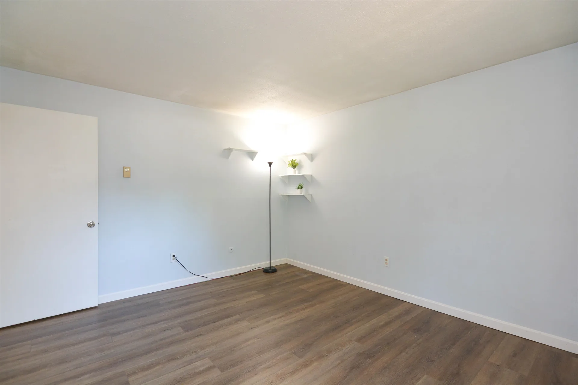 189 N. Capitol Hill Drive Londonderry NH 03053