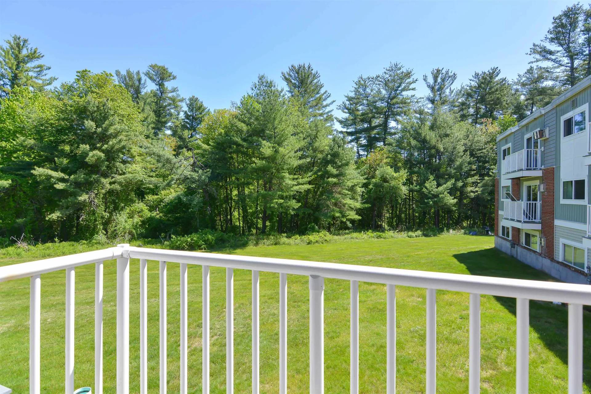 189 N. Capitol Hill Drive Londonderry NH 03053