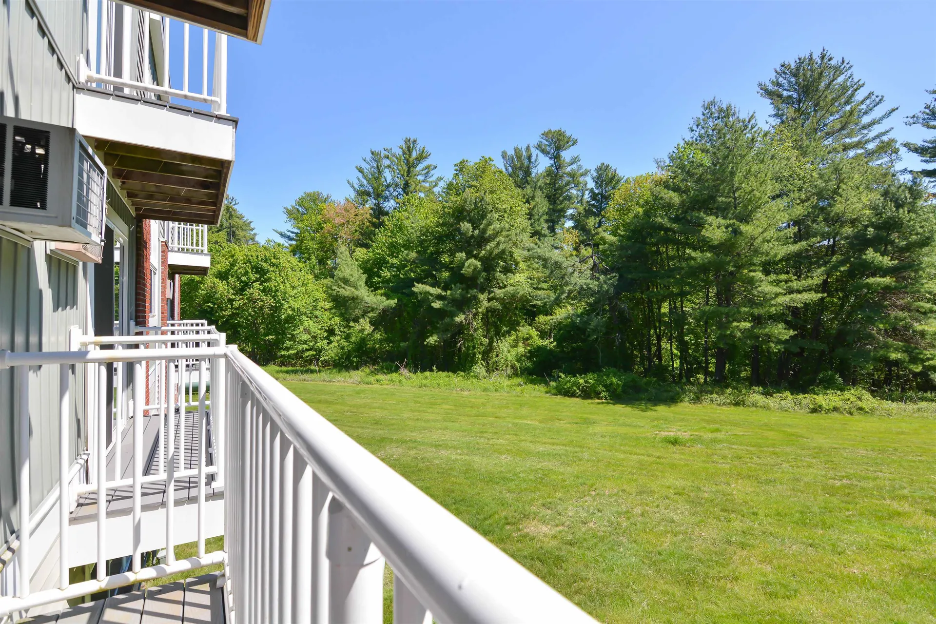 189 N. Capitol Hill Drive Londonderry NH 03053