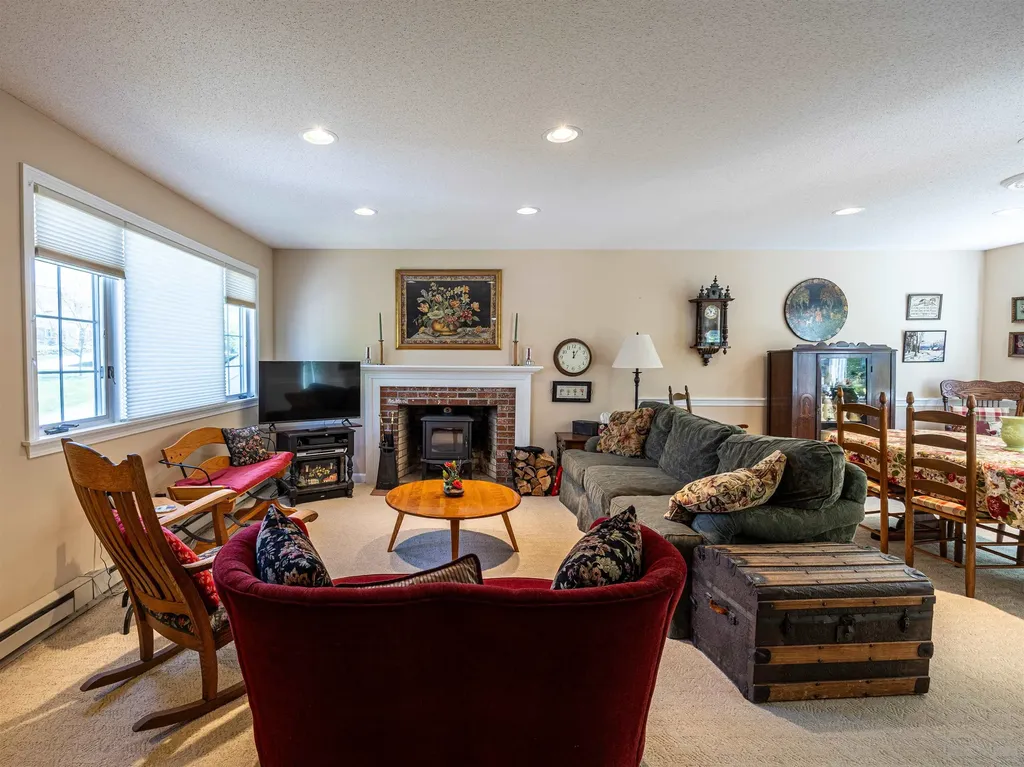 144 Hilltop Place New London NH 03257