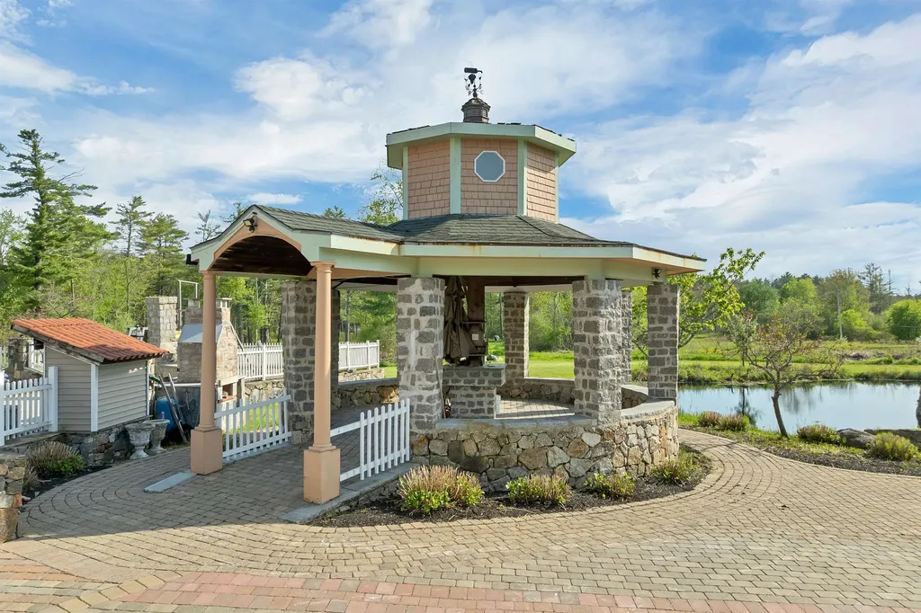 60 Brown Road Hampton Falls NH 03844
