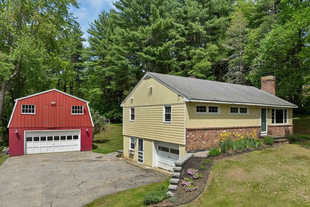14 Squamscott Road Stratham NH 03885