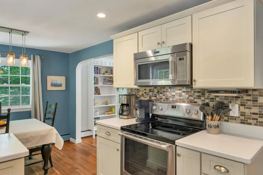 14 Squamscott Road Stratham NH 03885