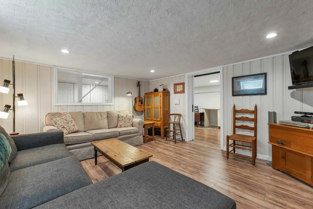 14 Squamscott Road Stratham NH 03885