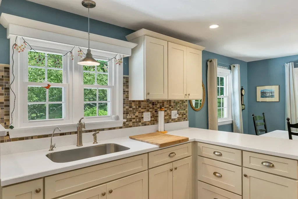 14 Squamscott Road Stratham NH 03885