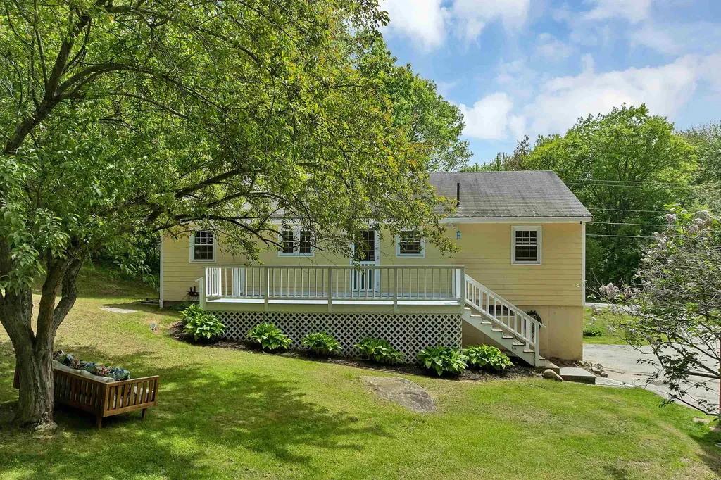 14 Squamscott Road Stratham NH 03885