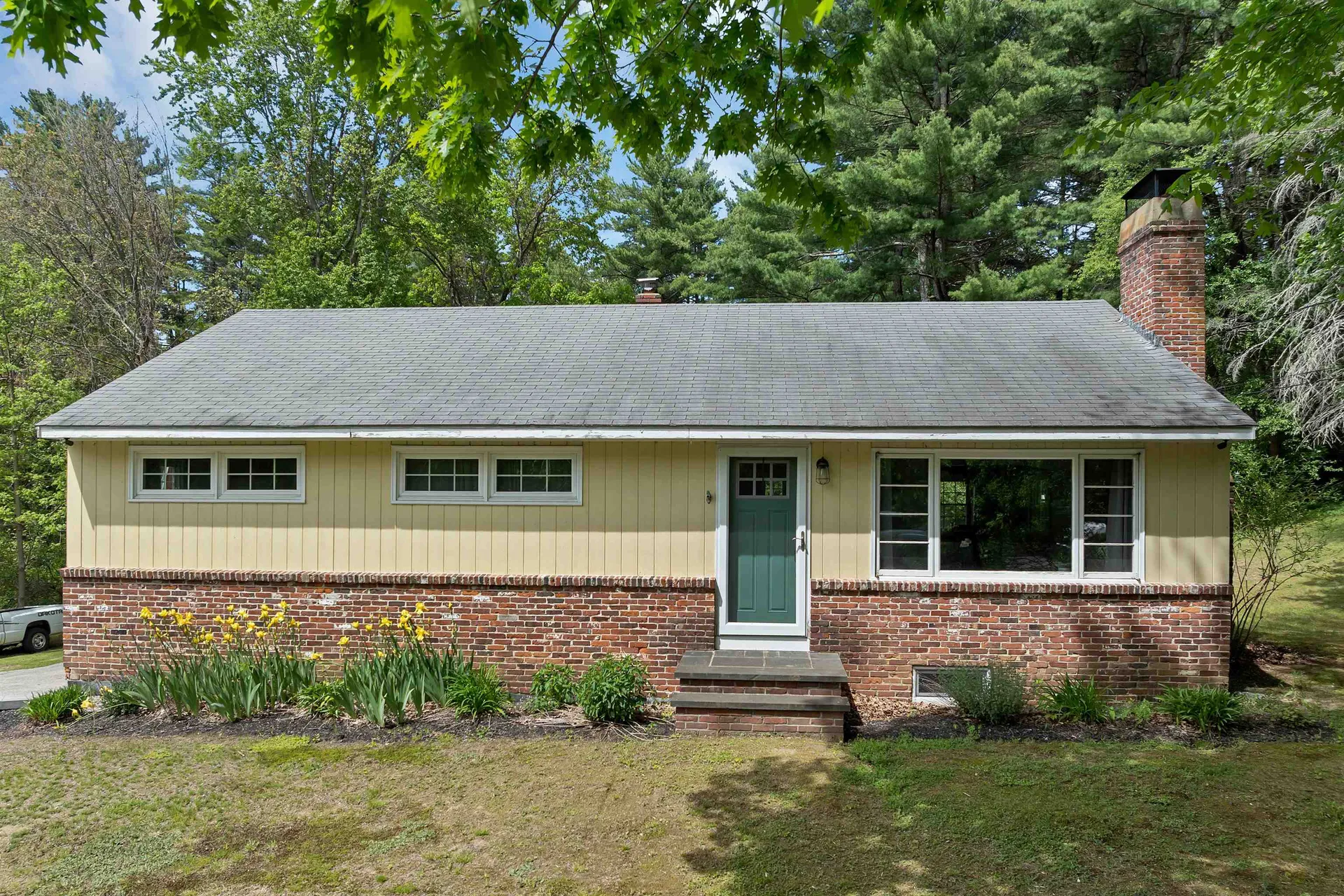 14 Squamscott Road Stratham NH 03885