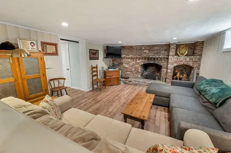 14 Squamscott Road Stratham NH 03885