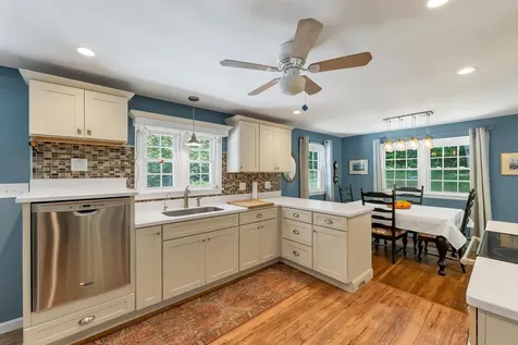 14 Squamscott Road Stratham NH 03885