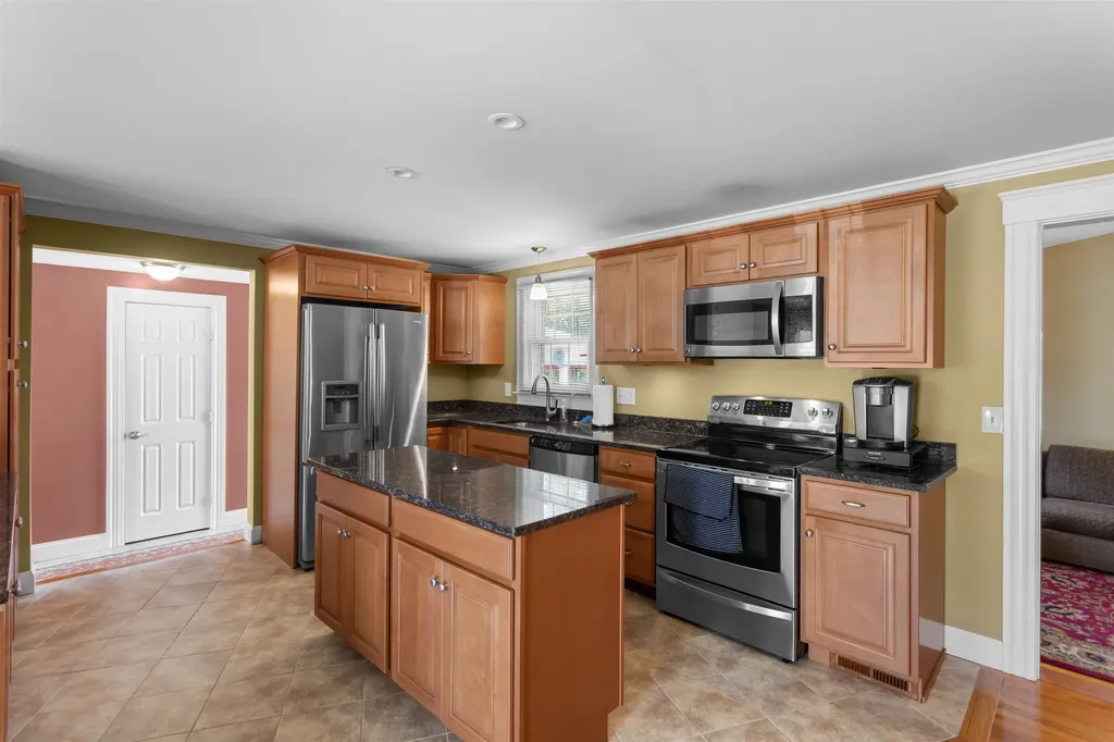 117 Brady Circle Manchester NH 03109