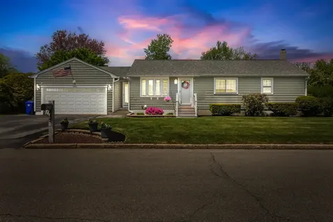 117 Brady Circle Manchester NH 03109