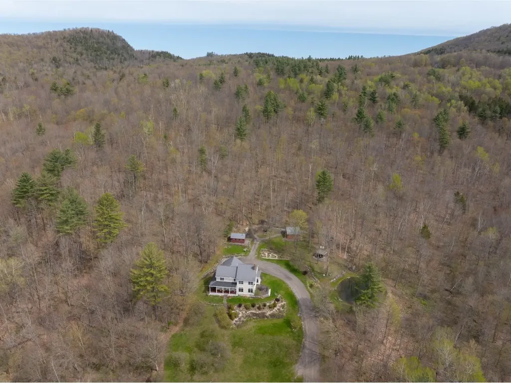 10 Hedgehog Hill Underhill VT 05489