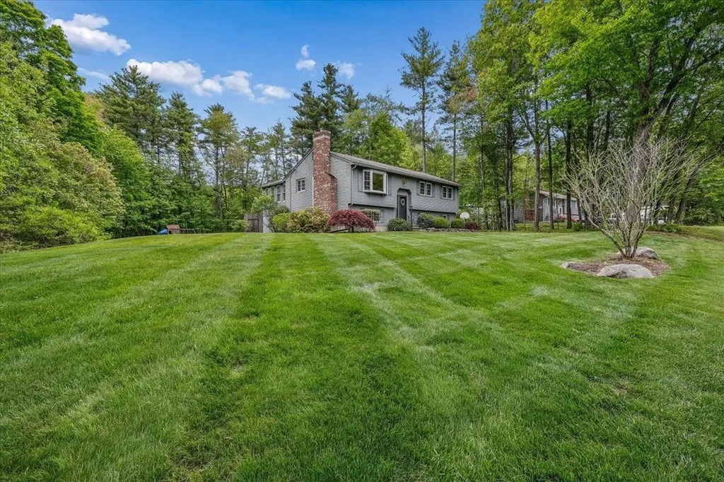 1 Dresden Way Londonderry NH 03053