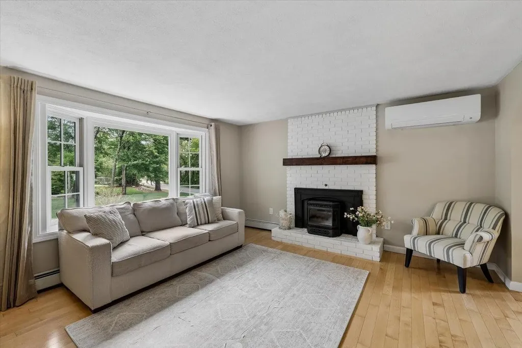 1 Dresden Way Londonderry NH 03053
