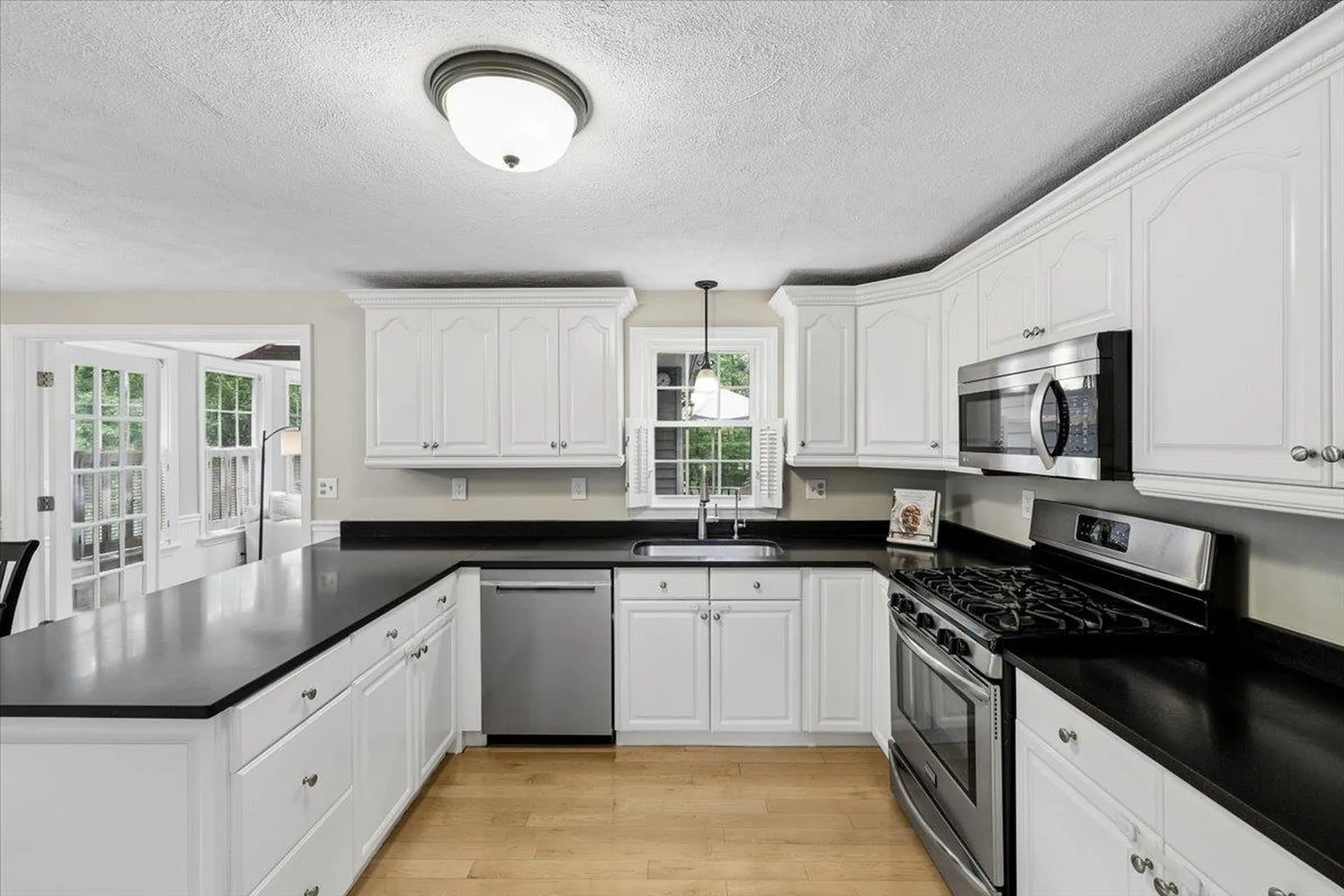1 Dresden Way Londonderry NH 03053