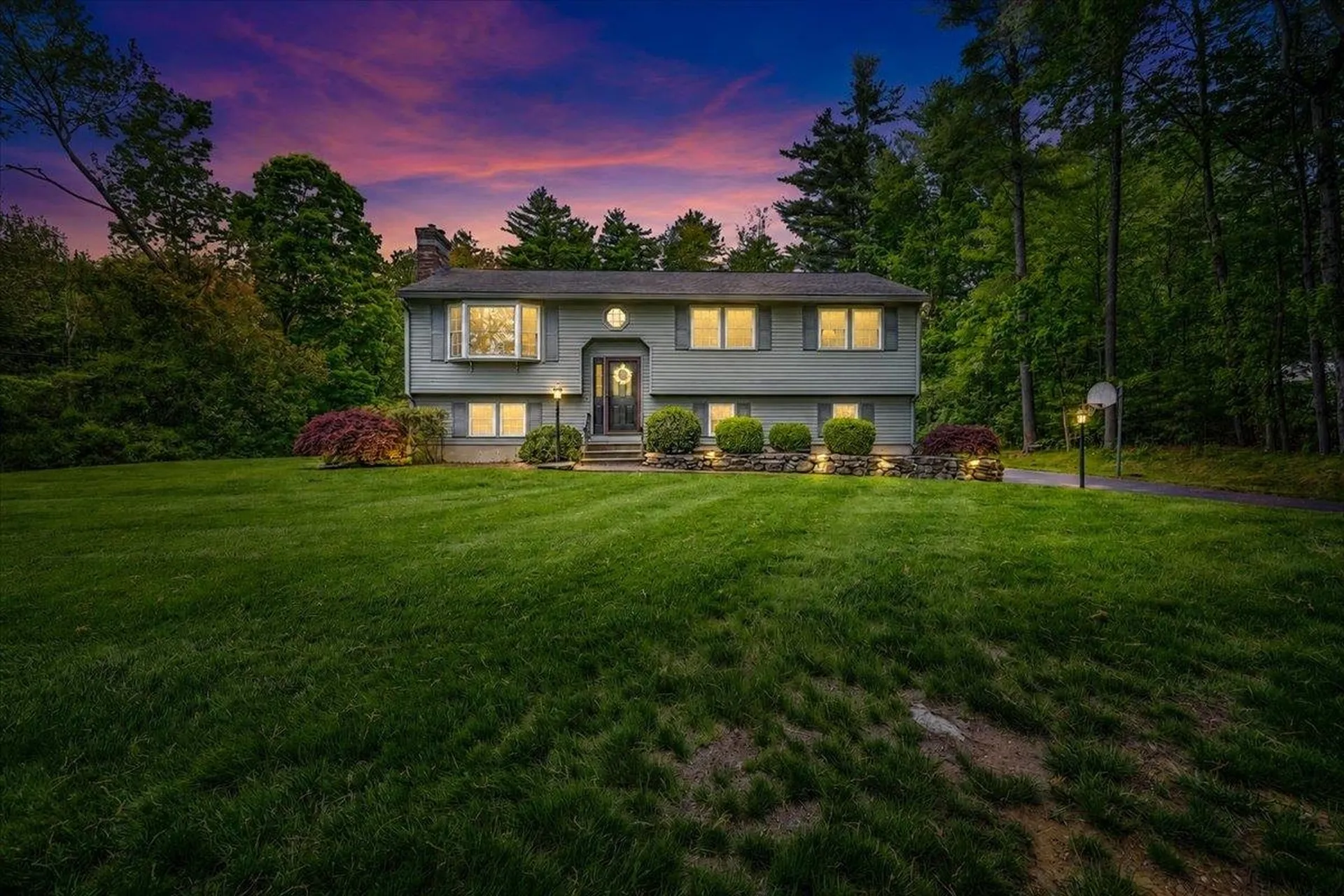 1 Dresden Way Londonderry NH 03053