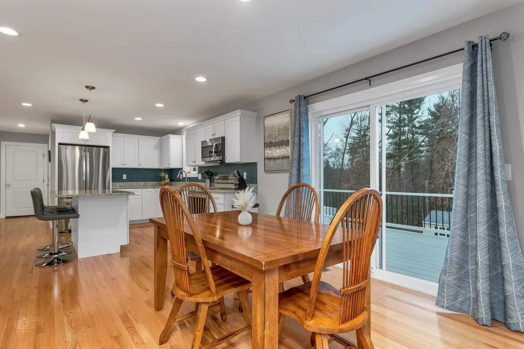 158 Standish Lane Hudson NH 03051