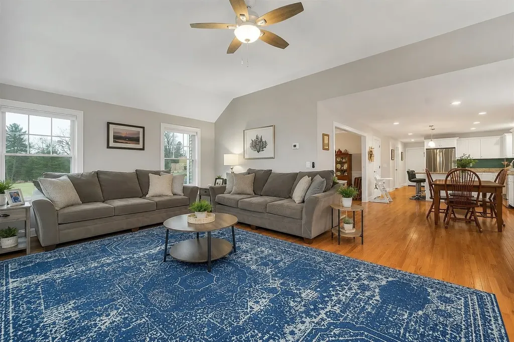 158 Standish Lane Hudson NH 03051
