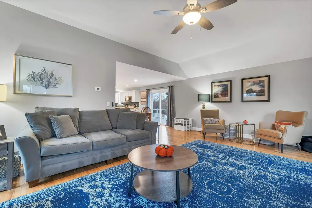 158 Standish Lane Hudson NH 03051