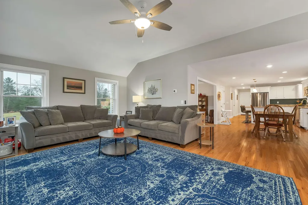 158 Standish Lane Hudson NH 03051