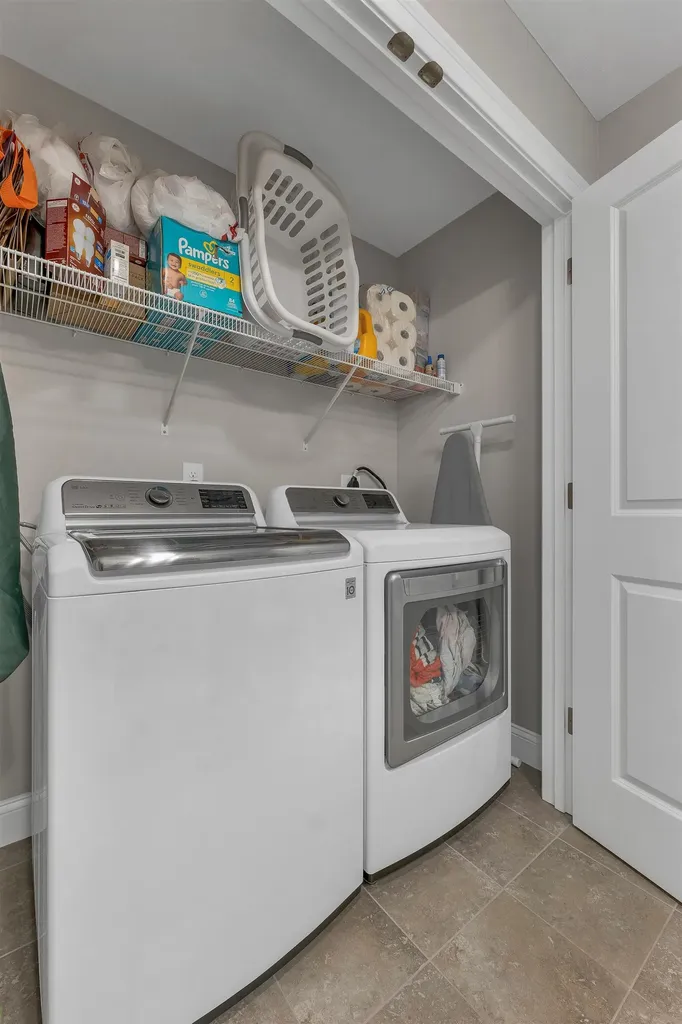 158 Standish Lane Hudson NH 03051