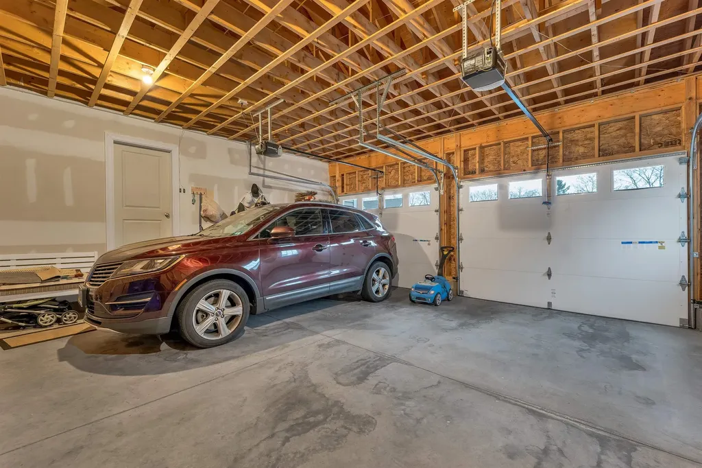 158 Standish Lane Hudson NH 03051