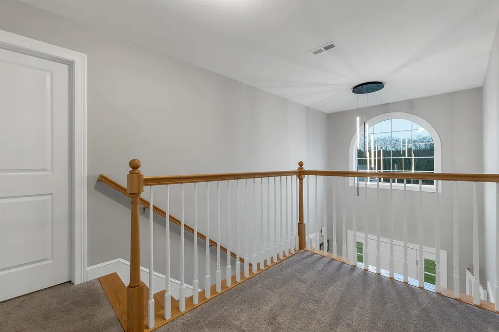 158 Standish Lane Hudson NH 03051