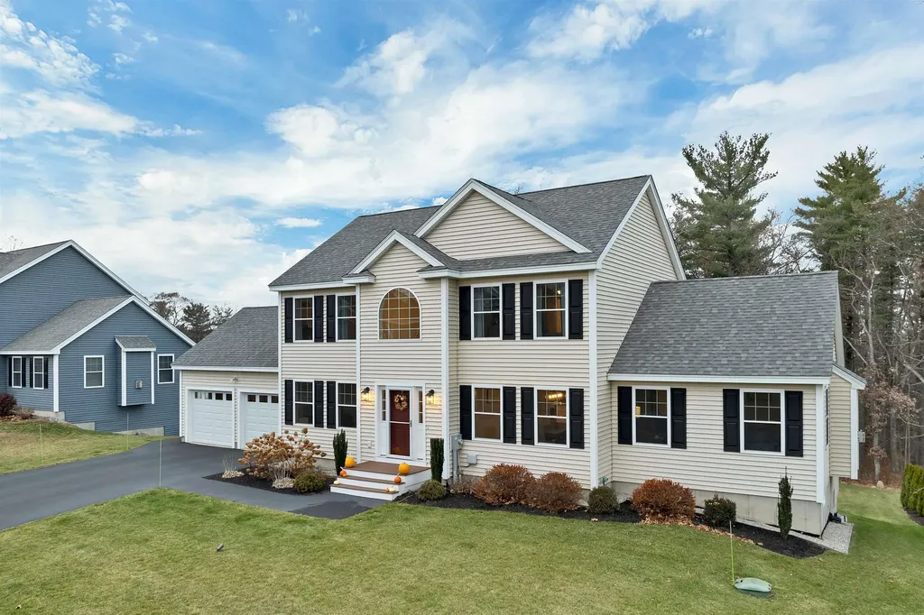 158 Standish Lane Hudson NH 03051