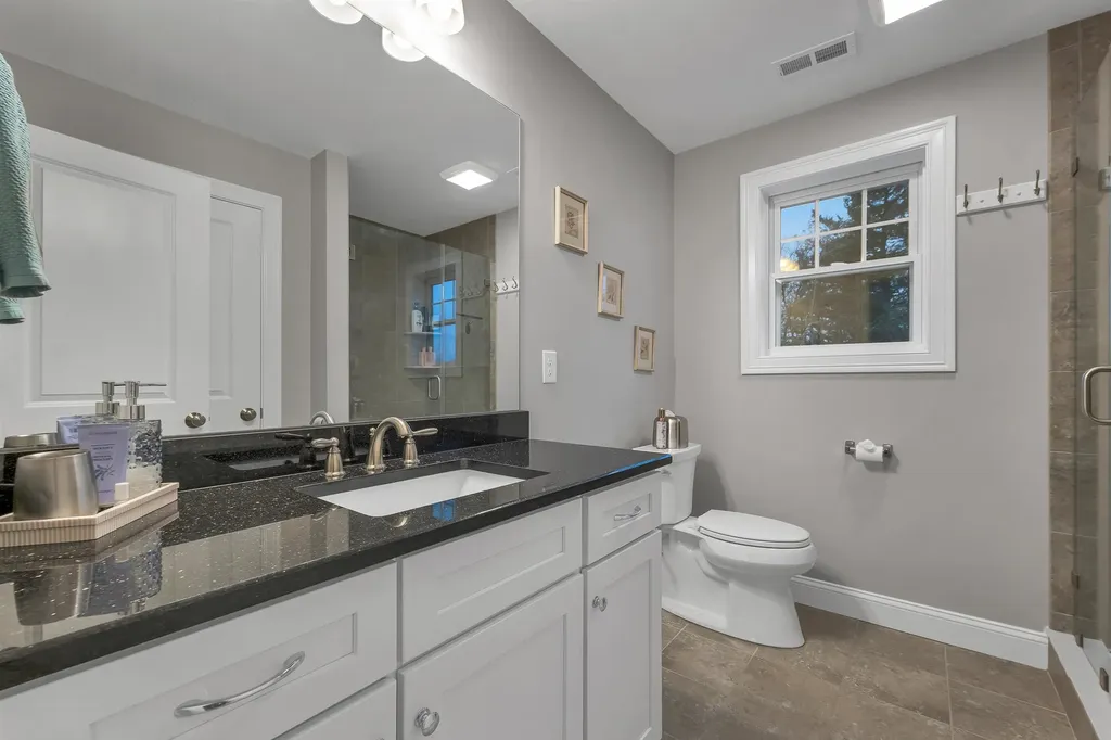 158 Standish Lane Hudson NH 03051