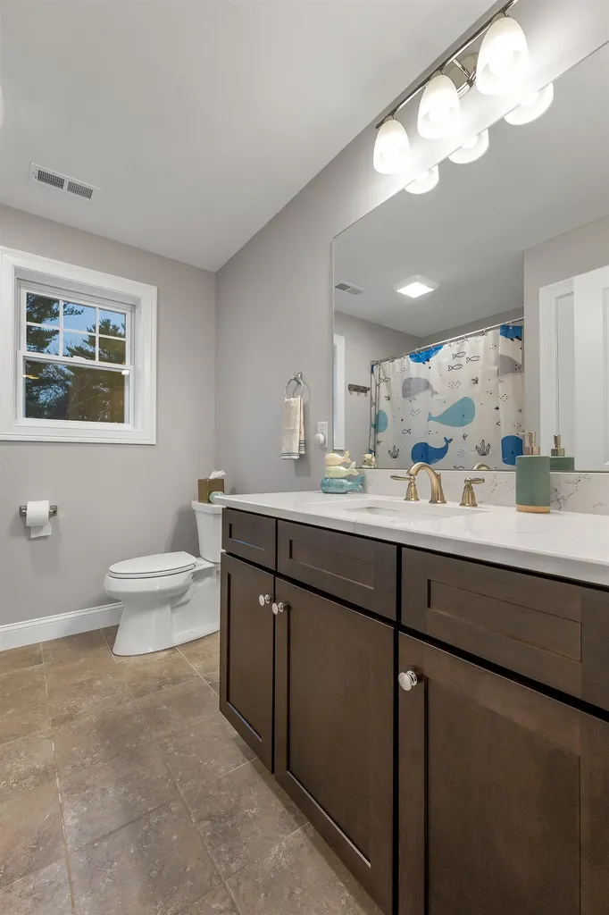 158 Standish Lane Hudson NH 03051