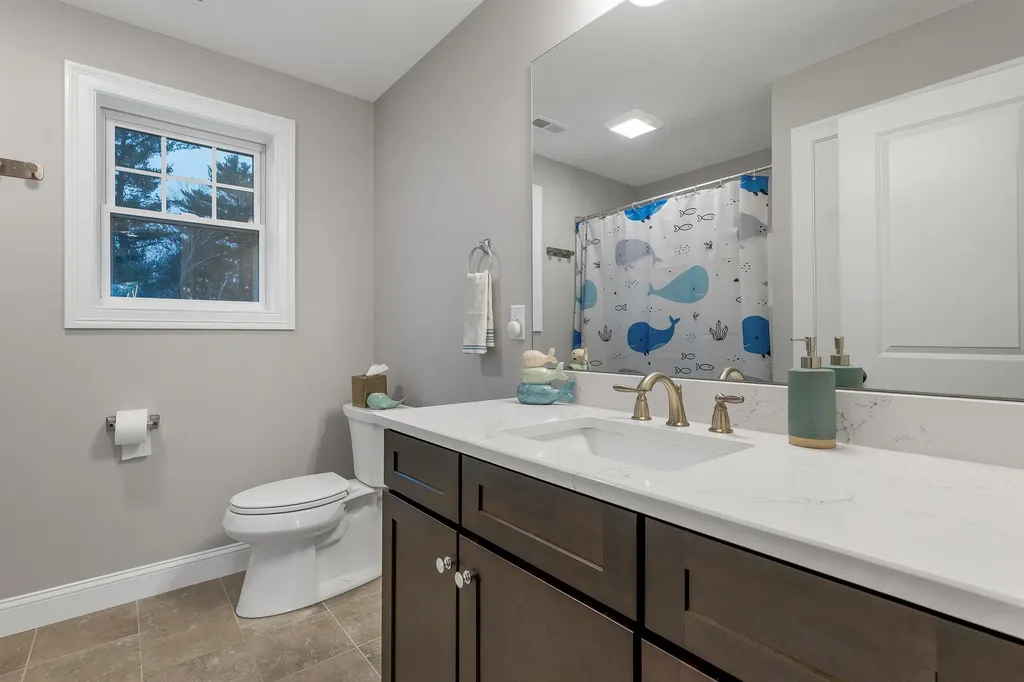 158 Standish Lane Hudson NH 03051