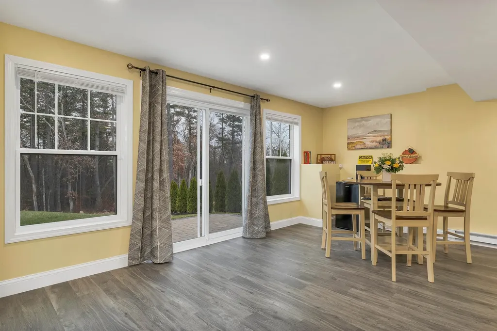 158 Standish Lane Hudson NH 03051