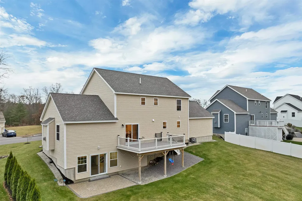 158 Standish Lane Hudson NH 03051