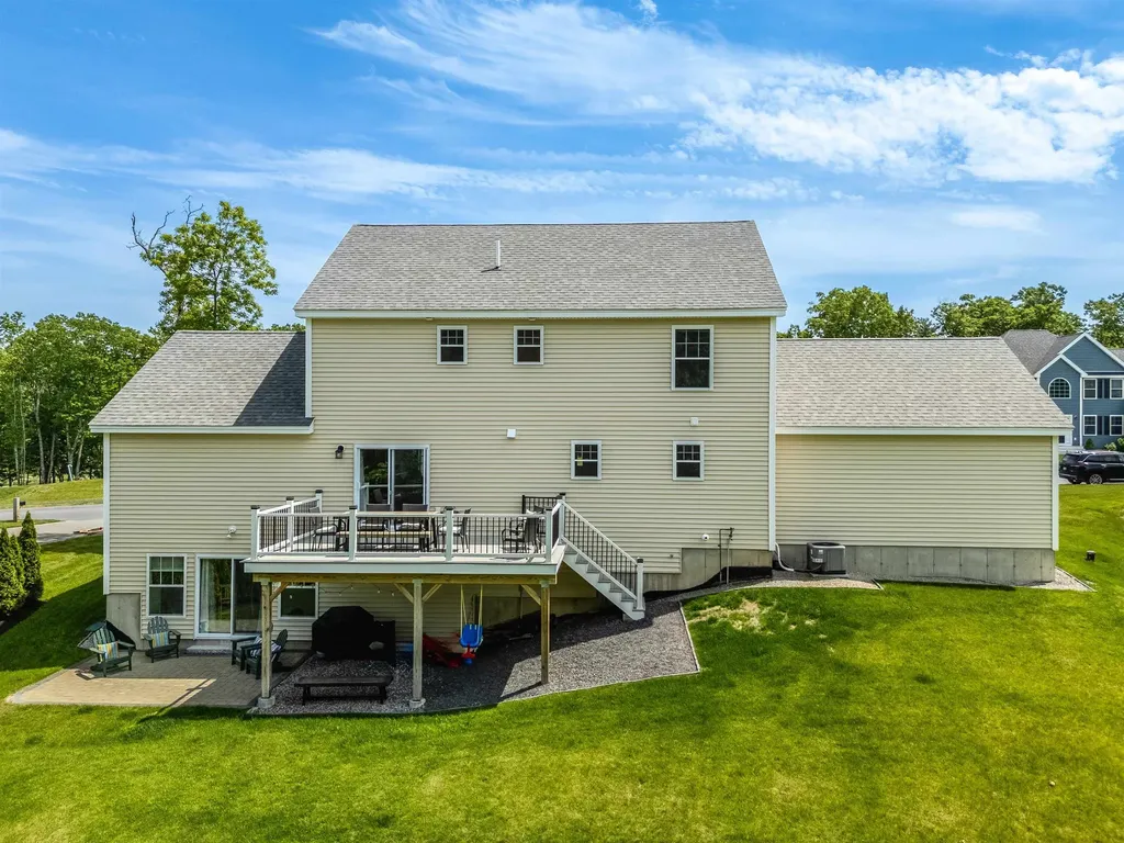 158 Standish Lane Hudson NH 03051