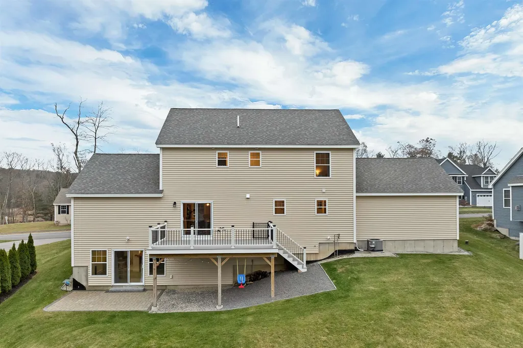 158 Standish Lane Hudson NH 03051