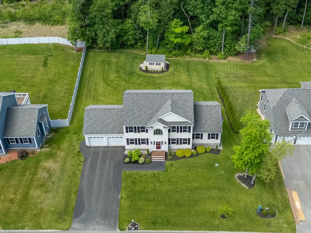 158 Standish Lane Hudson NH 03051