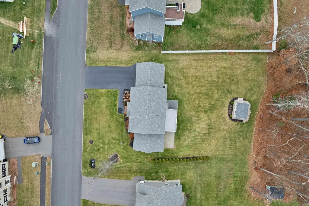 158 Standish Lane Hudson NH 03051