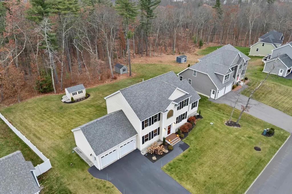 158 Standish Lane Hudson NH 03051