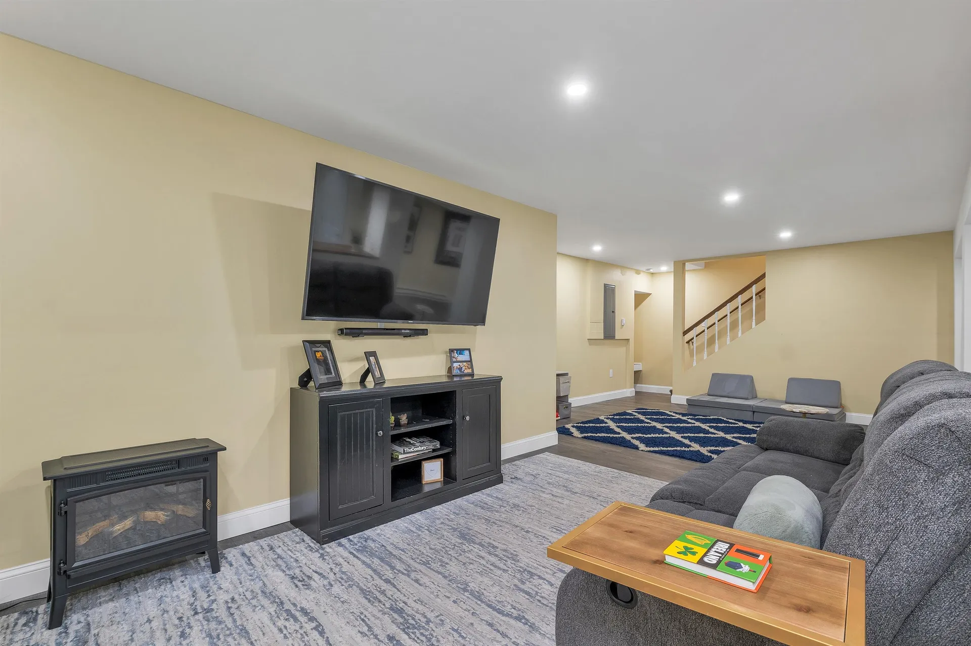 158 Standish Lane Hudson NH 03051