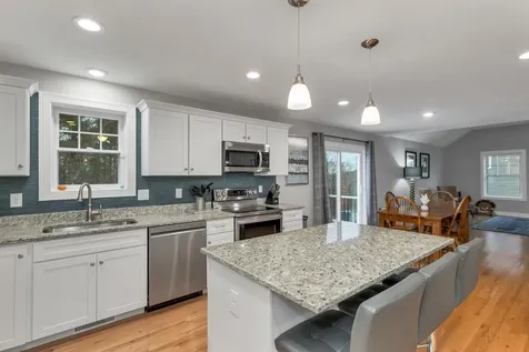 158 Standish Lane Hudson NH 03051